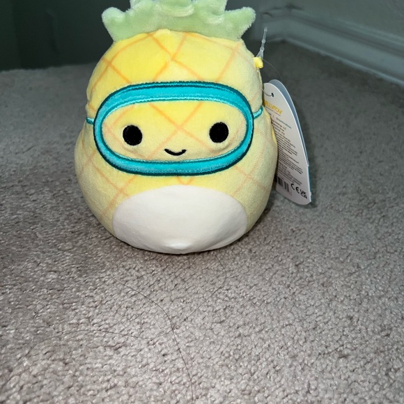 New Maui the Pineapple with Goggles Squishmallows - Picture 2 of 7